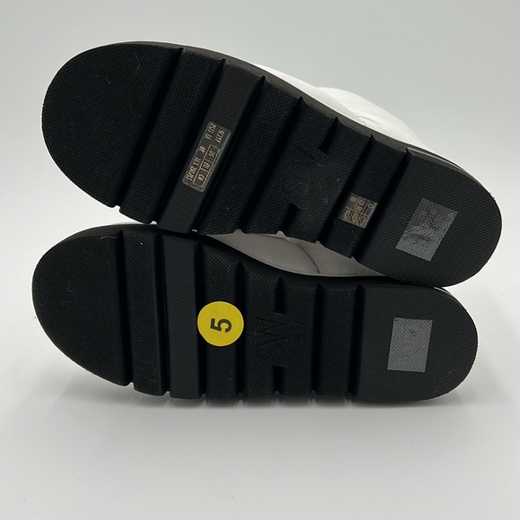 🪽New Woman’s STUART WEITZMAN Polar Lug Boots NWOB - Picture 8 of 10